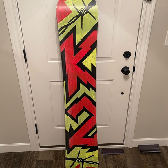 Men’s snowboard 158 - Picture 2 of 3